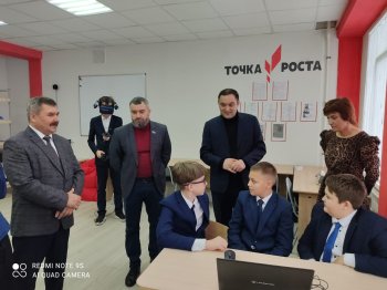 Центр "Точка Роста" посетил министр образования 